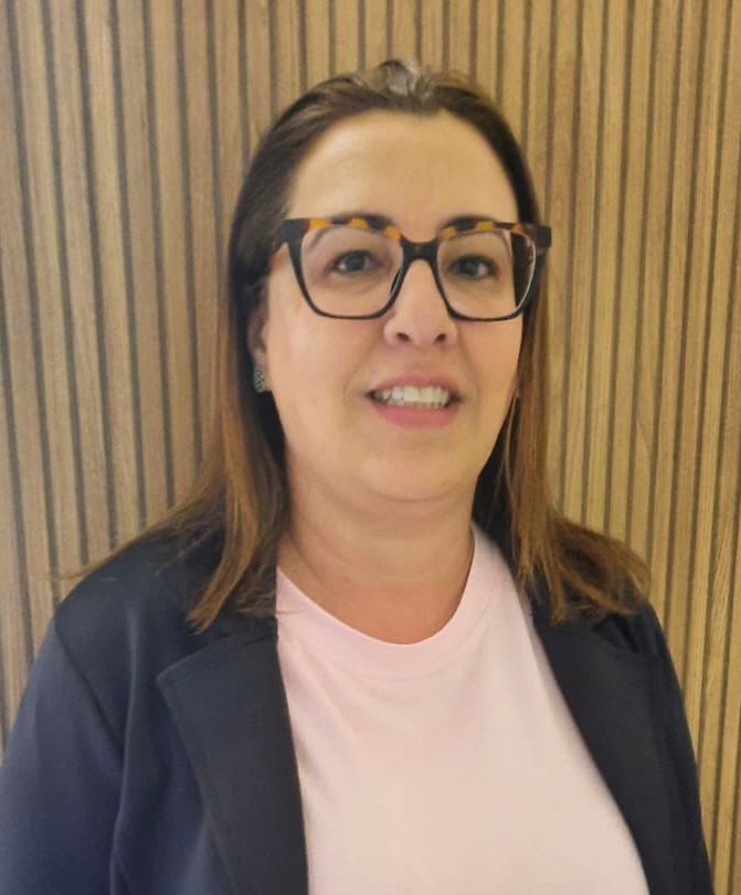 Giuliana - Auxiliar de Escritório