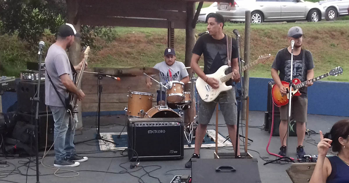 Banda Gospel Vikarius fez show na Pista de Skate do Jardim Cristina