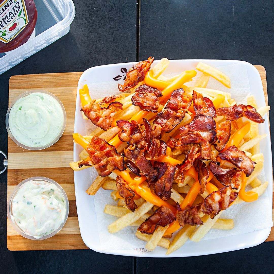 Porção de batata com bacon e cheddar