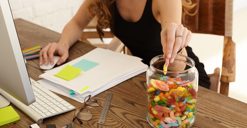 entenda-o-que-e-a-fome-emocional-e-como-trata-la-2414