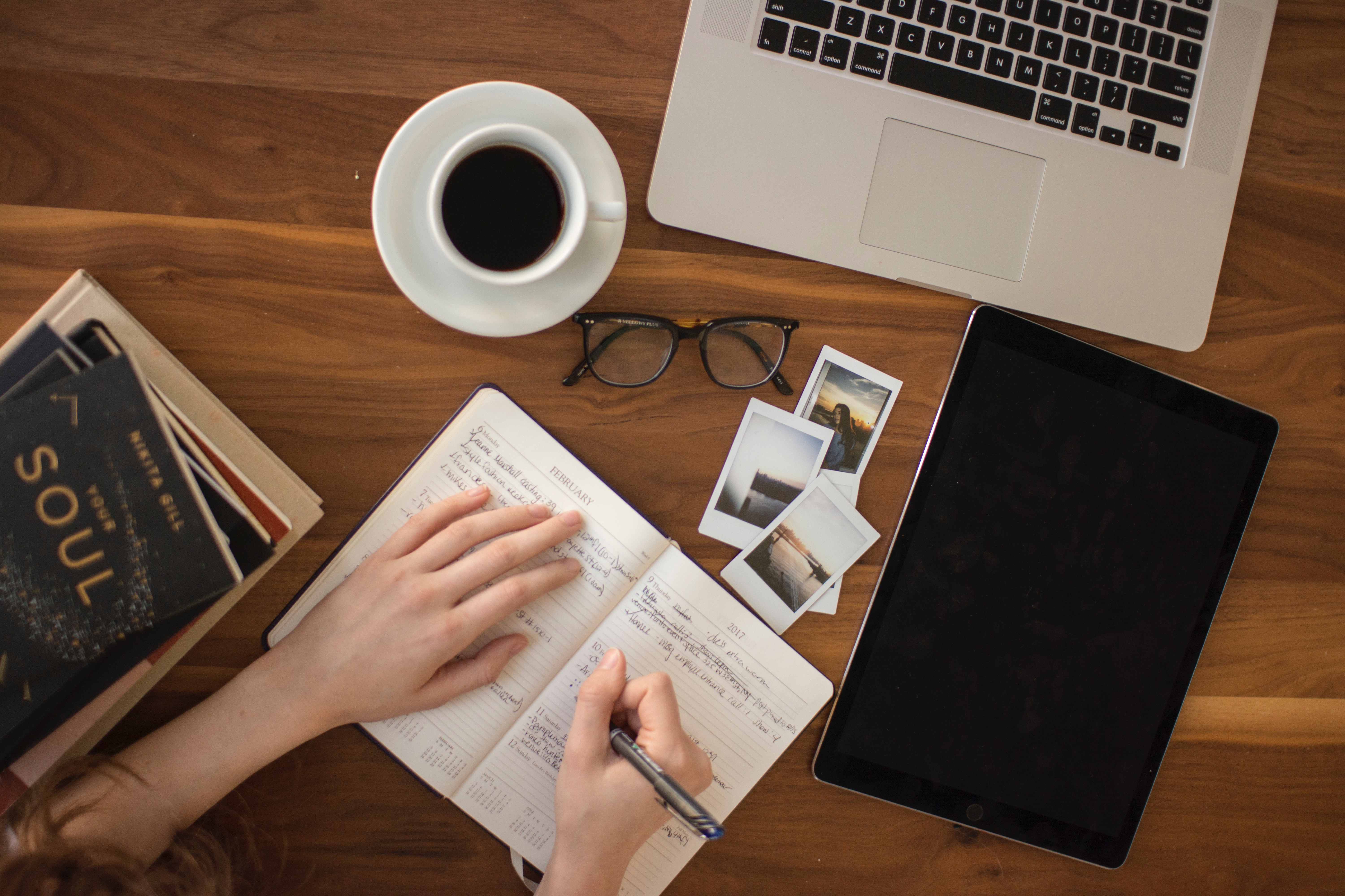 Aprender é escrever sua própria história Aprender é escrever sua própria história