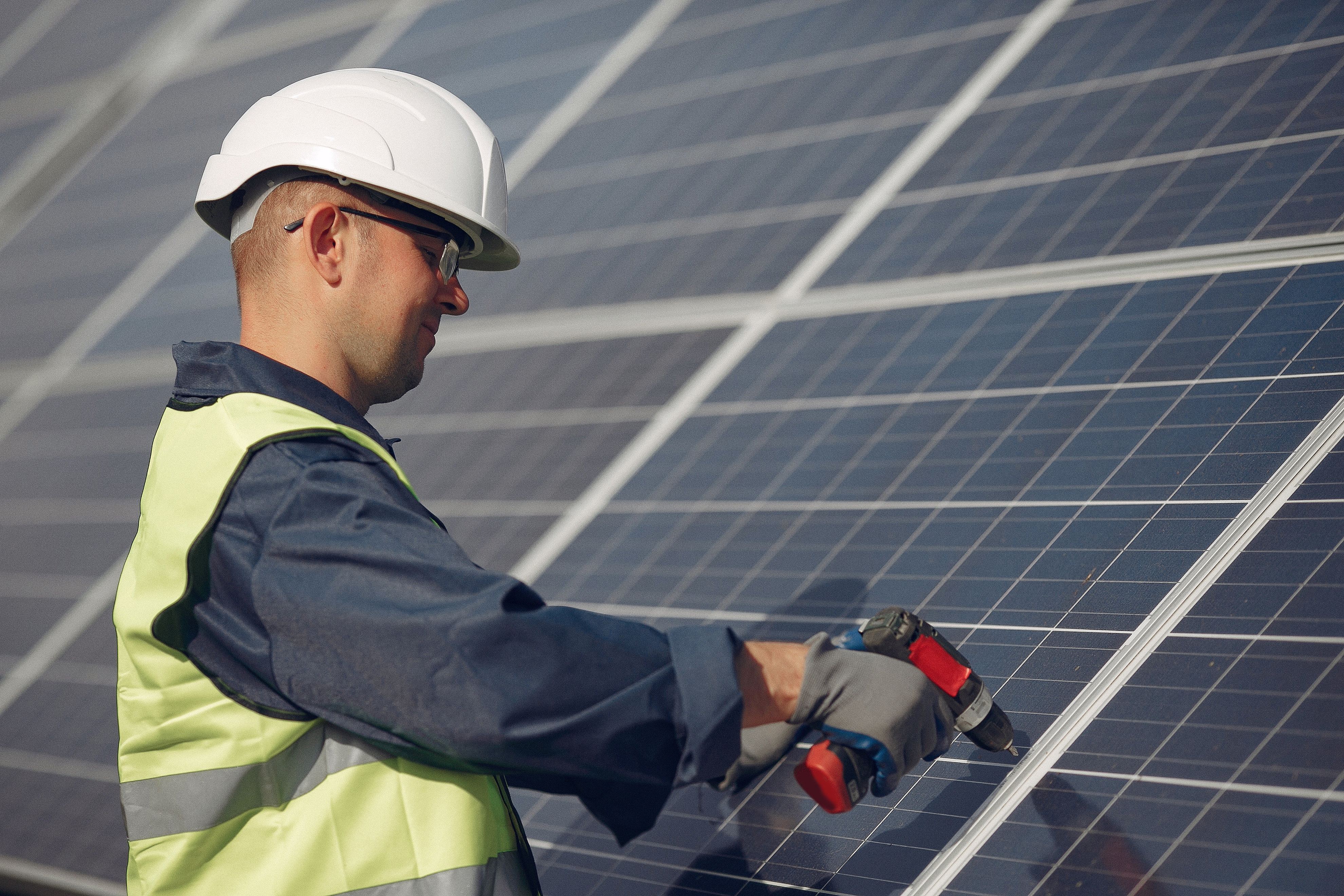 man-with-white-helmet-near-solar-panel (1)