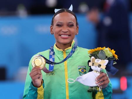 rebeca-andrade-e-ouro-no-salto-nas-olimpiadas-de-toquio-1627811819683_v2_450x337 rebeca-andrade-e-ouro-no-salto-nas-olimpiadas-de-toquio-1627811819683_v2_450x337